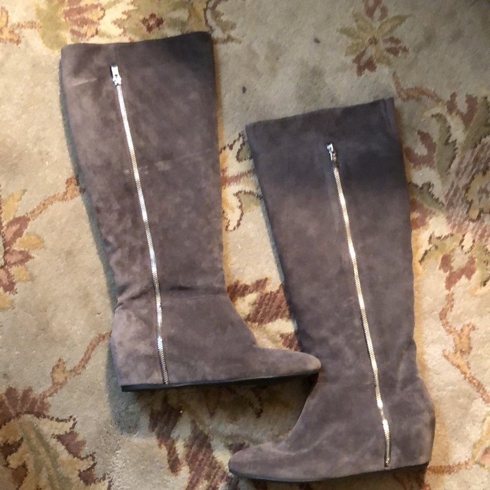 BCBGeneration Grey Suede Wedge Boots Sz 9.5 - Picture 4 of 4